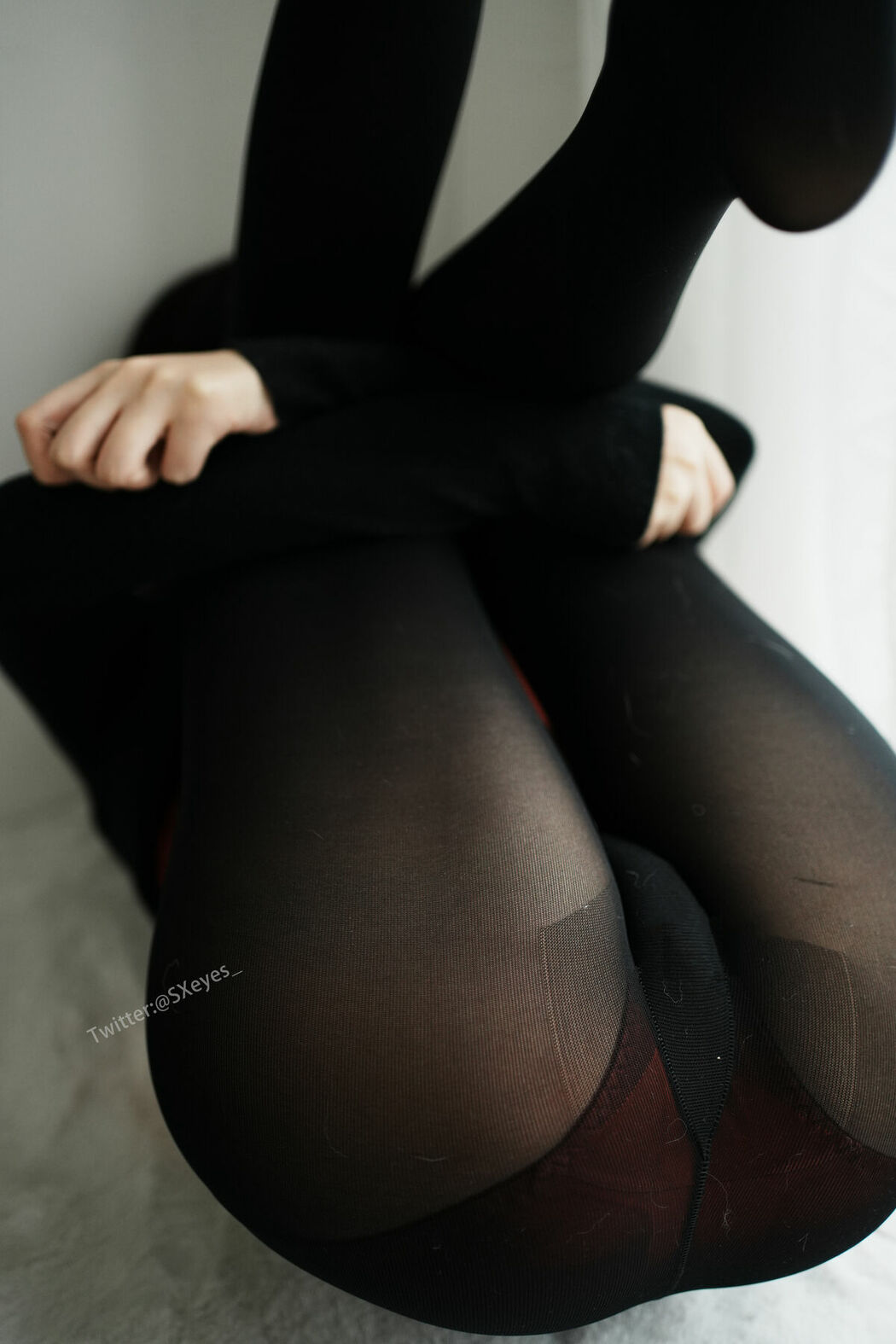 Coser@眼酱大魔王w – 2024贺岁图-黑红 (42P)