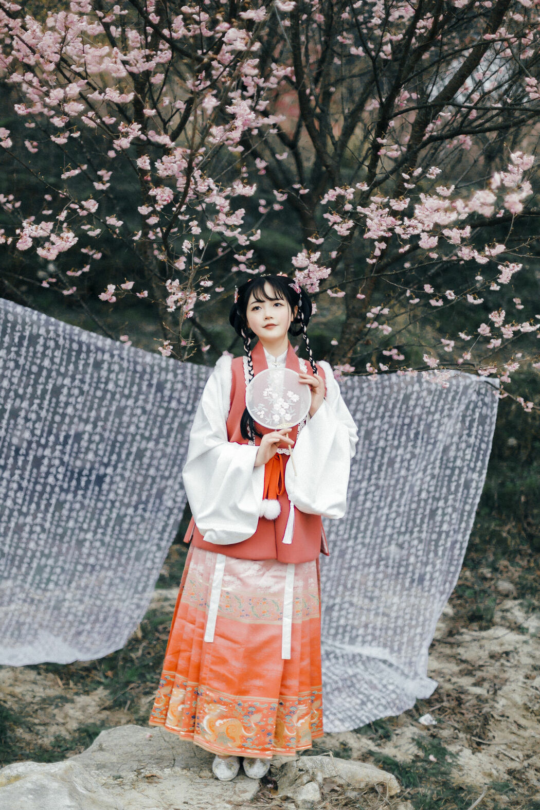 YiTuYu艺图语 Vol.9037 Qi Qi RY (19P)