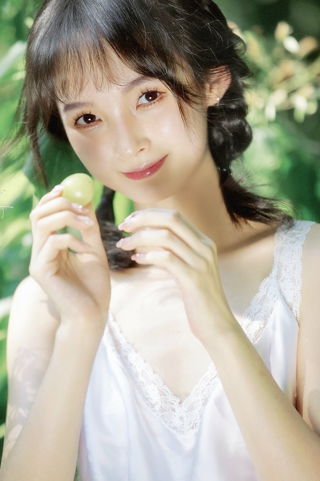 YiTuYu艺图语 Vol.9024 Wu Uzutaka Shojo (32P) Cover Photo