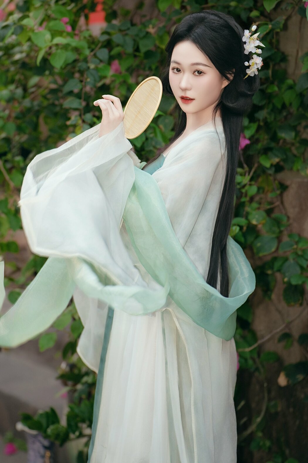 YiTuYu艺图语 Vol.9040 Wu Yue (26P) Cover Photo