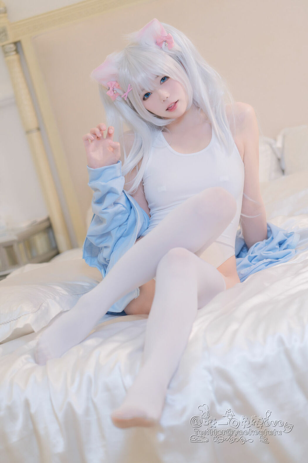 Coser@黏黏团子兔 – 做你的猫 (57P – 1V)