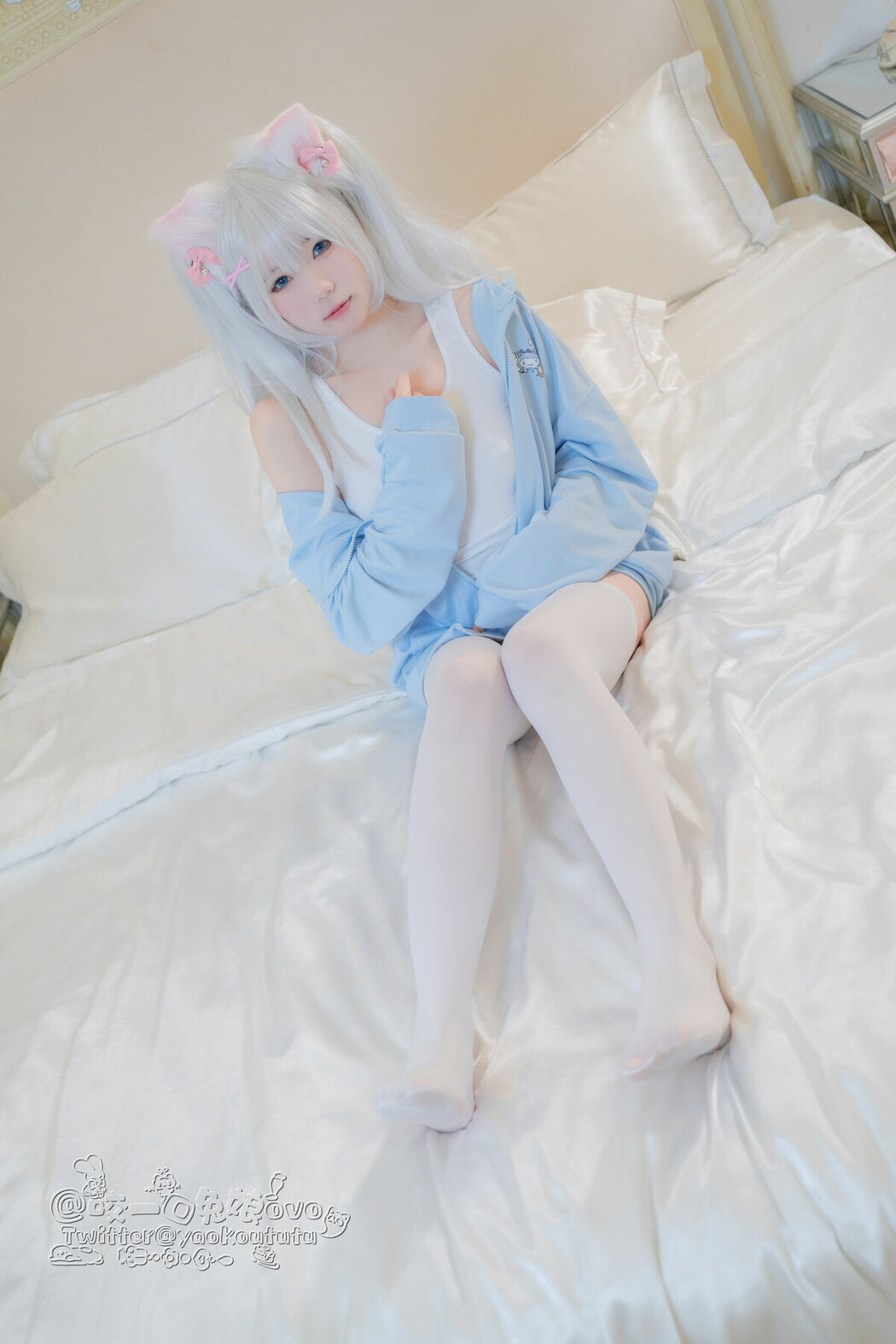 Coser@黏黏团子兔 – 做你的猫 (57P – 1V)