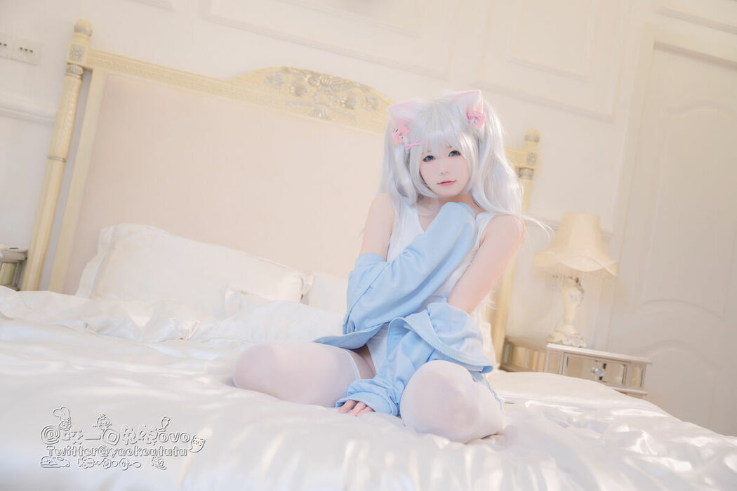 Coser@黏黏团子兔 – 做你的猫 (57P – 1V)