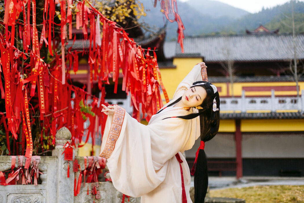 YiTuYu艺图语 Vol.9054 Qi Qi RY (28P)