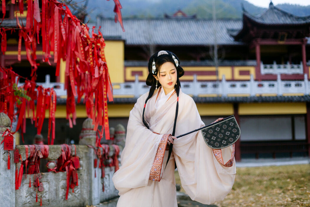 YiTuYu艺图语 Vol.9054 Qi Qi RY (28P)