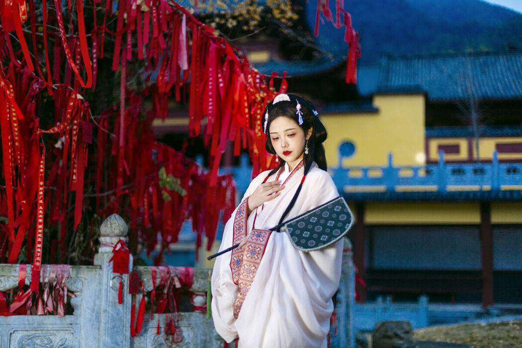 YiTuYu艺图语 Vol.9054 Qi Qi RY (28P)