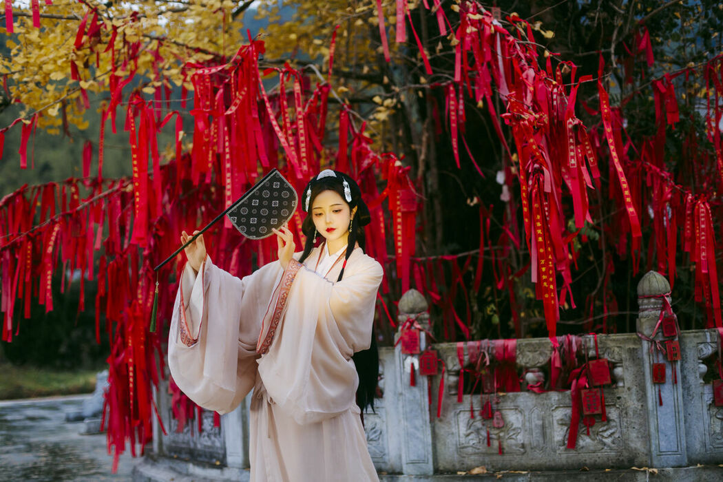 YiTuYu艺图语 Vol.9054 Qi Qi RY (28P)