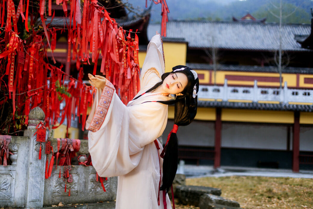 YiTuYu艺图语 Vol.9054 Qi Qi RY (28P)