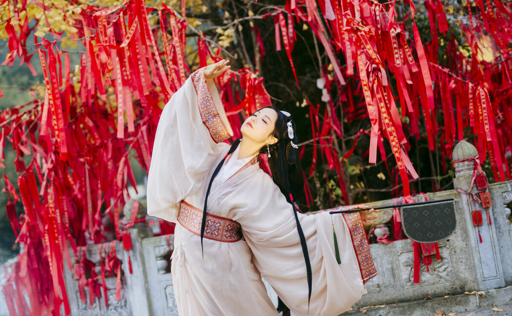 YiTuYu艺图语 Vol.9054 Qi Qi RY (28P)