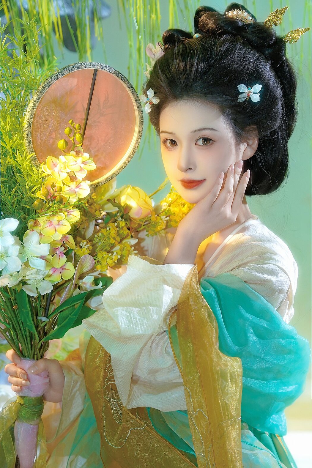 YiTuYu艺图语 Vol.9057 Qi Miao Wei Wei VV (18P) Cover Photo
