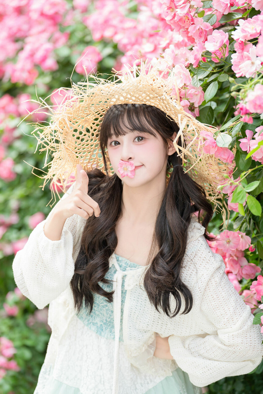 YiTuYu艺图语 Vol.9047 Xia Yu Xiao Nian (36P)