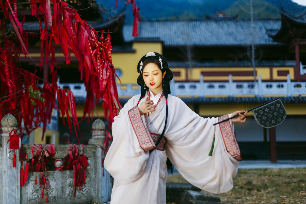 YiTuYu艺图语 Vol.9054 Qi Qi RY (28P)