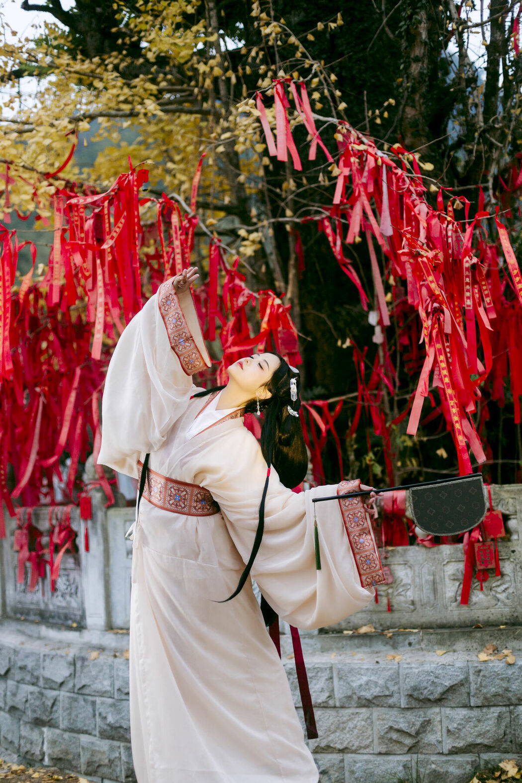 YiTuYu艺图语 Vol.9054 Qi Qi RY (28P)