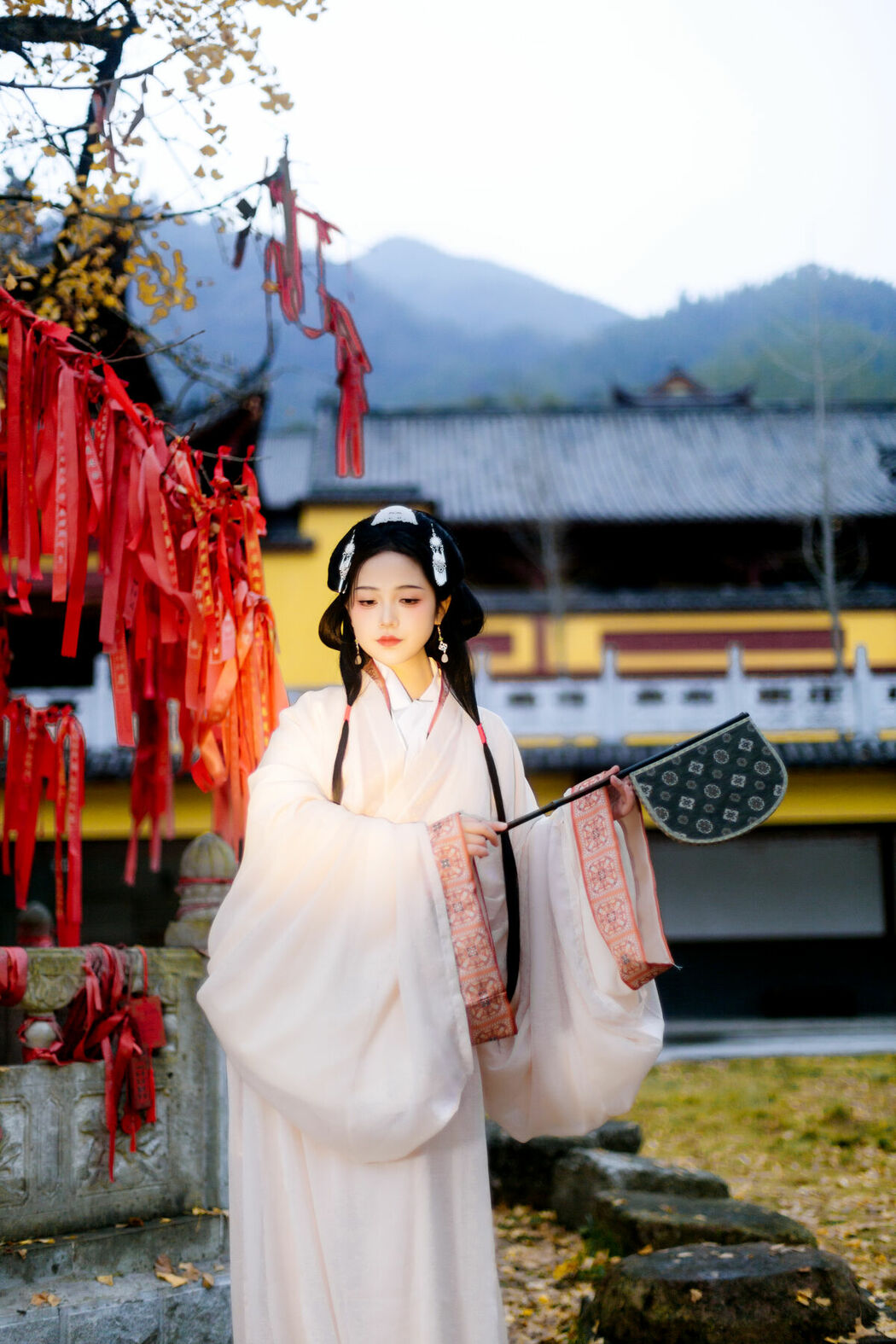 YiTuYu艺图语 Vol.9054 Qi Qi RY (28P)