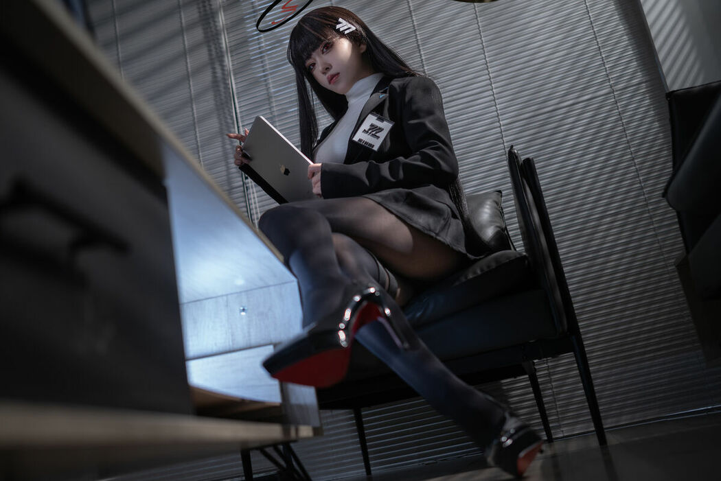 Coser@矢量鱼 – 蔚蓝档案 调月莉音 黑丝OL (37P)