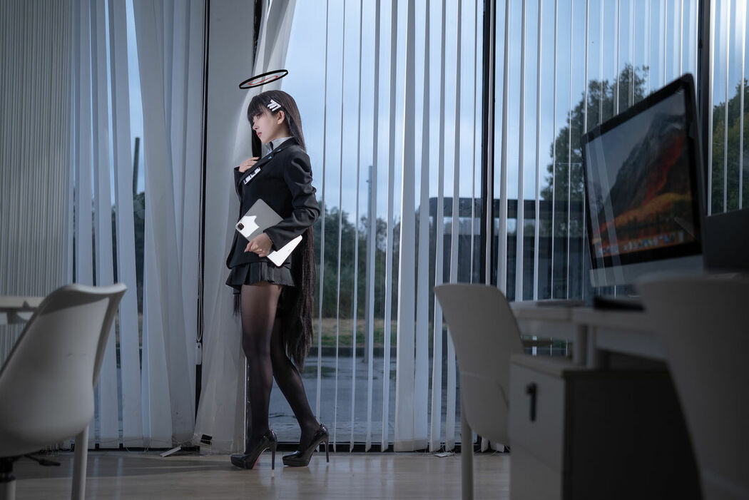 Coser@矢量鱼 – 蔚蓝档案 调月莉音 黑丝OL (37P)