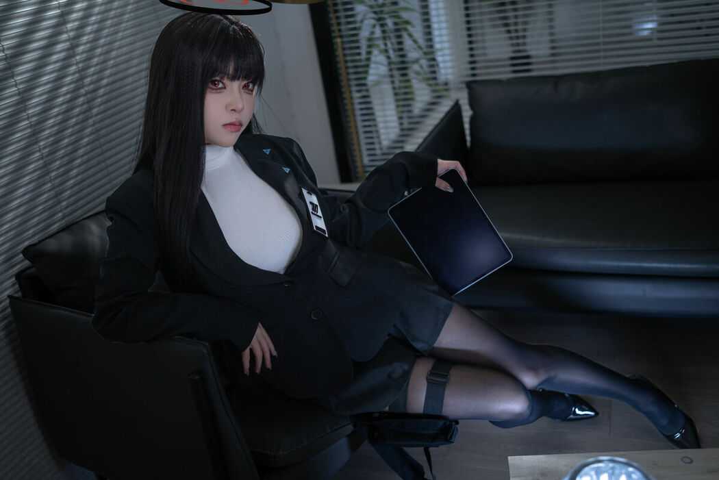 Coser@矢量鱼 – 蔚蓝档案 调月莉音 黑丝OL (37P)