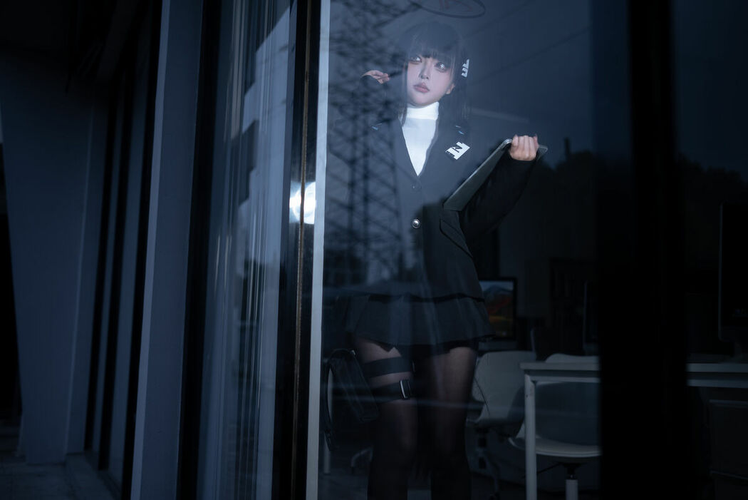 Coser@矢量鱼 – 蔚蓝档案 调月莉音 黑丝OL (37P)