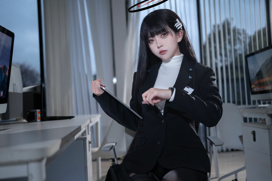 Coser@矢量鱼 – 蔚蓝档案 调月莉音 黑丝OL (37P)