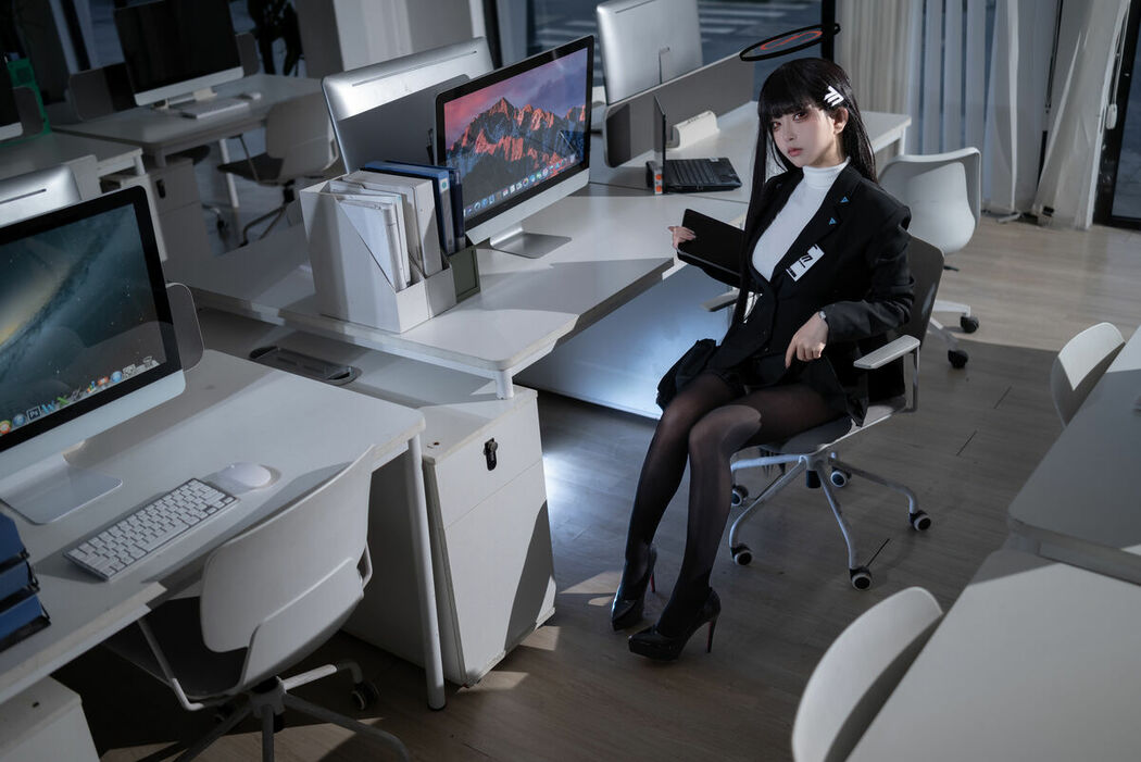 Coser@矢量鱼 – 蔚蓝档案 调月莉音 黑丝OL (37P)