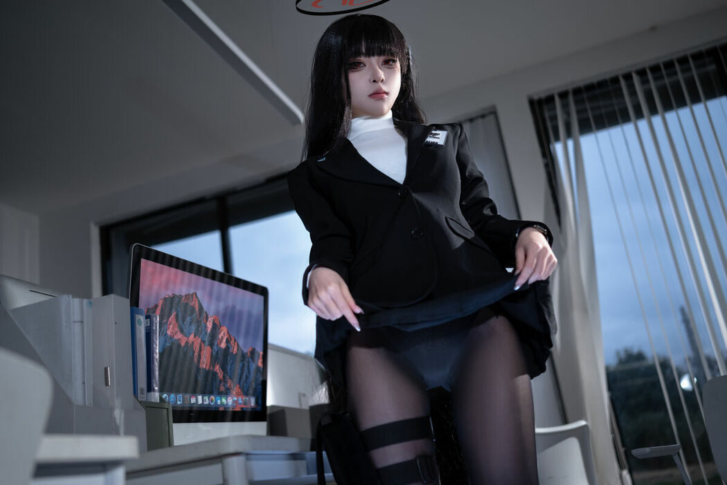 Coser@矢量鱼 – 蔚蓝档案 调月莉音 黑丝OL (37P)