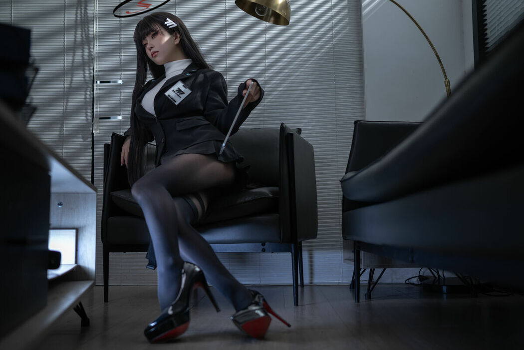 Coser@矢量鱼 – 蔚蓝档案 调月莉音 黑丝OL (37P)