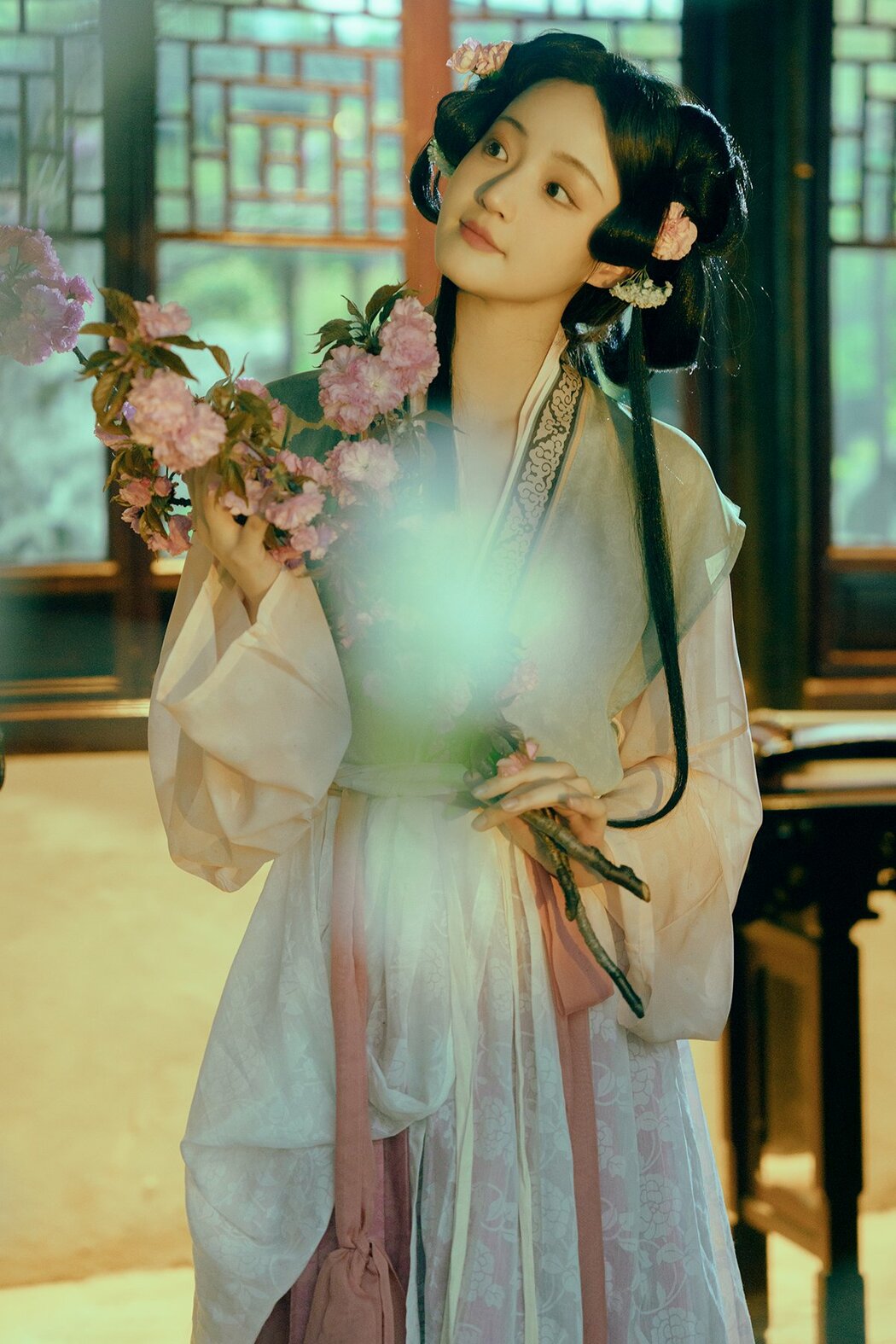 YiTuYu艺图语 Vol.9069 Yu Wei Jiang (30P) Cover Photo