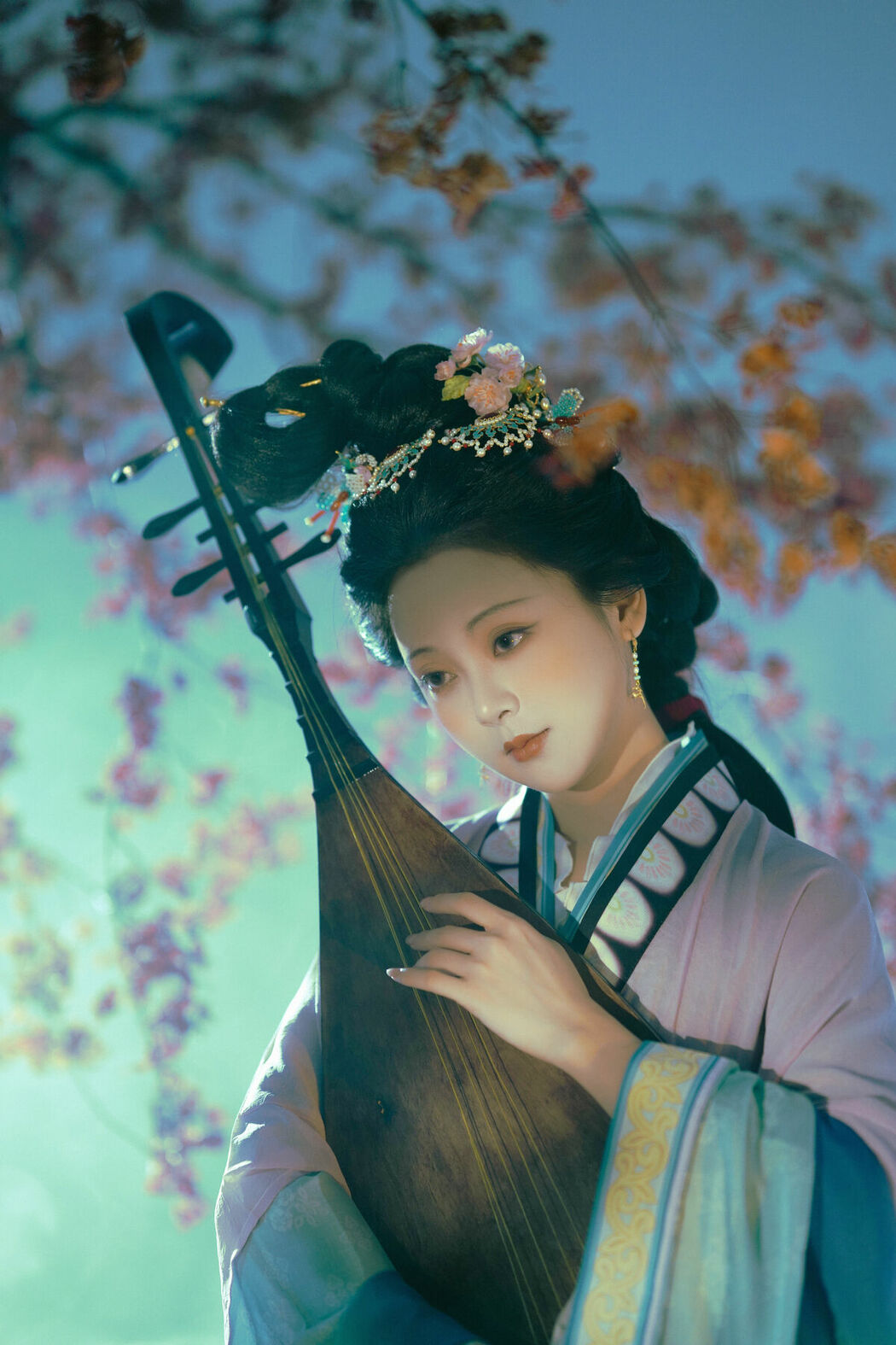 YiTuYu艺图语 Vol.9084 Yu Yue Shi Tu Tu (24P)