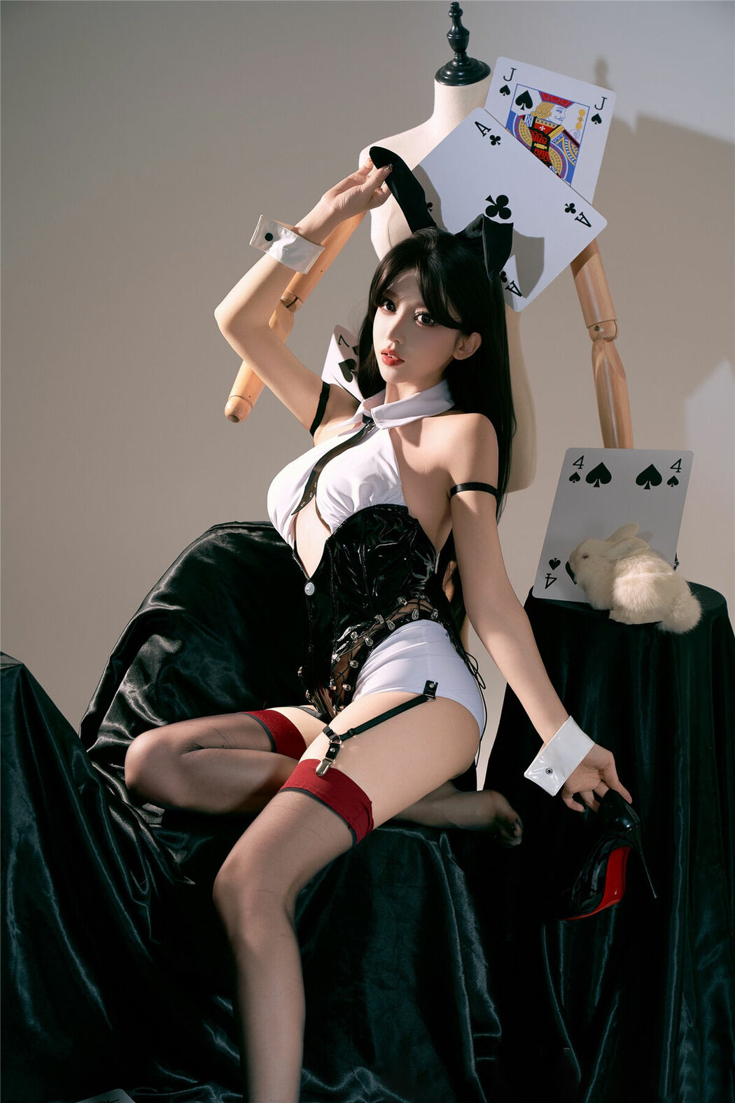 Coser@过期米线线喵 – 25年七夕限定舰长图-卡牌兔女郎 (50P)