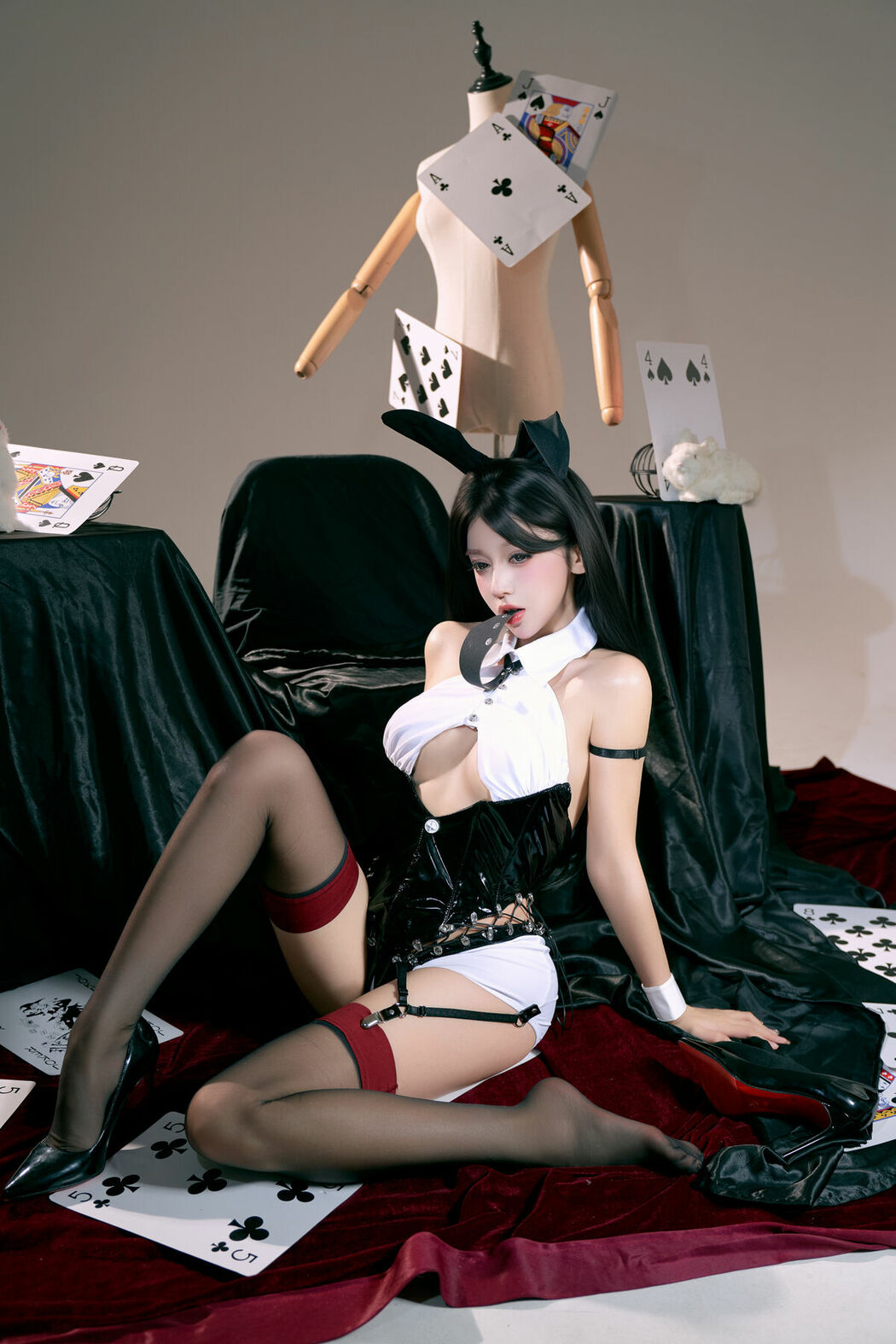 Coser@过期米线线喵 – 25年七夕限定舰长图-卡牌兔女郎 (50P)