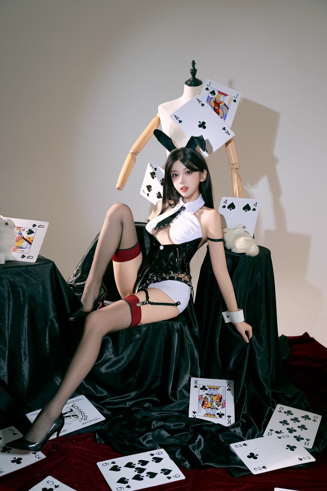 Coser@过期米线线喵 – 25年七夕限定舰长图-卡牌兔女郎 (50P)