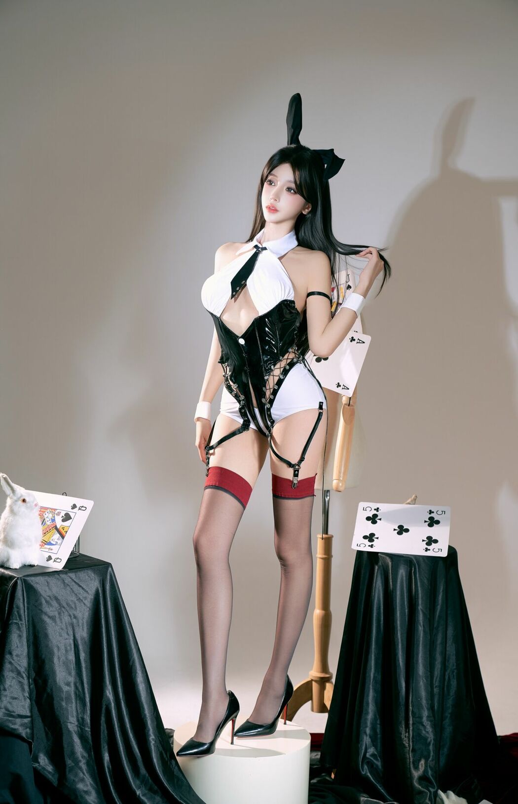 Coser@过期米线线喵 – 25年七夕限定舰长图-卡牌兔女郎 (50P)