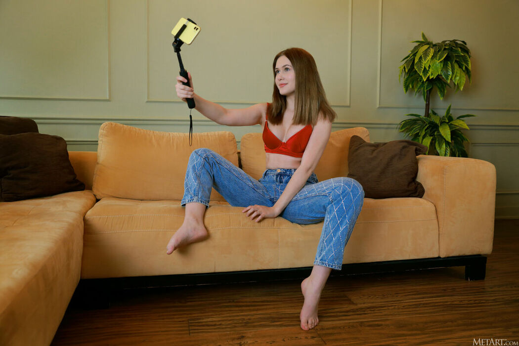 MetArt Una – Yellow Velvet Part01 (61P)