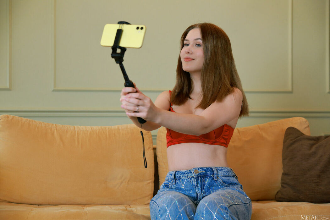 MetArt Una – Yellow Velvet Part01 (61P)