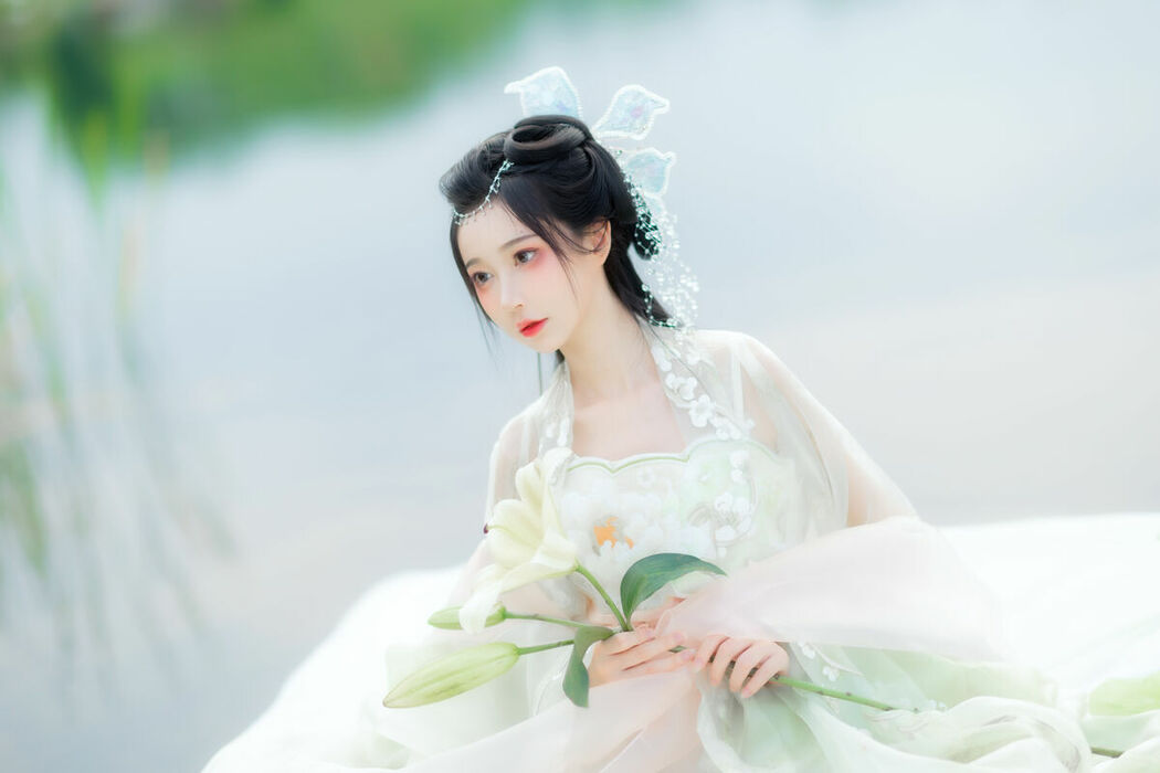 YiTuYu艺图语 Vol.9110 Qi Luo Sheng De Xiao Su Su (30P)