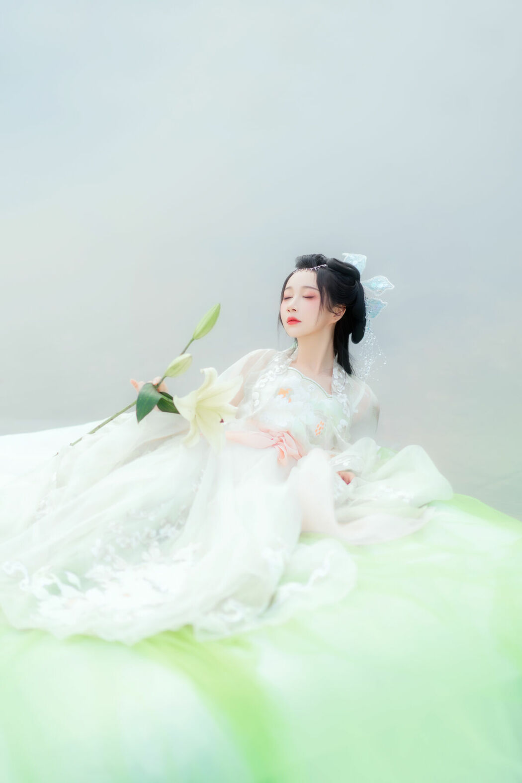 YiTuYu艺图语 Vol.9110 Qi Luo Sheng De Xiao Su Su (30P)