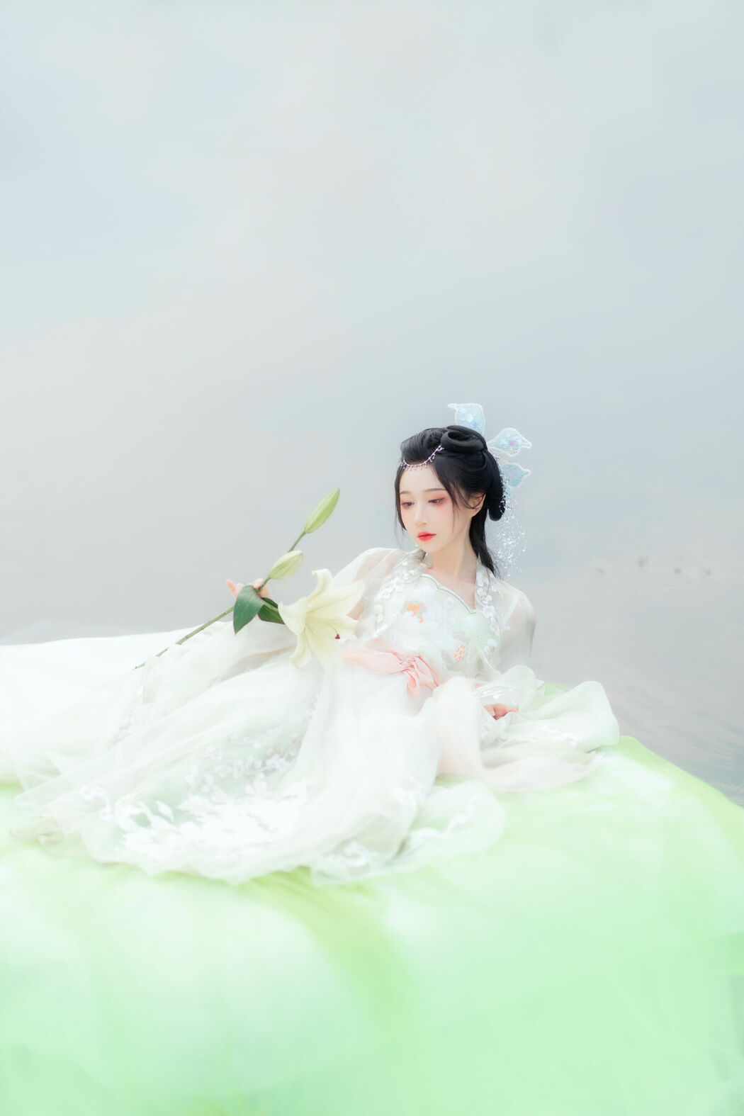 YiTuYu艺图语 Vol.9110 Qi Luo Sheng De Xiao Su Su (30P)