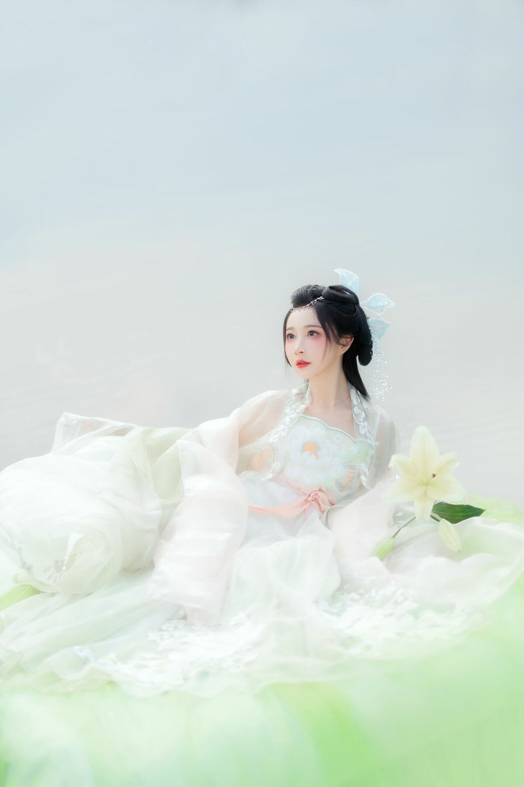 YiTuYu艺图语 Vol.9110 Qi Luo Sheng De Xiao Su Su (30P)