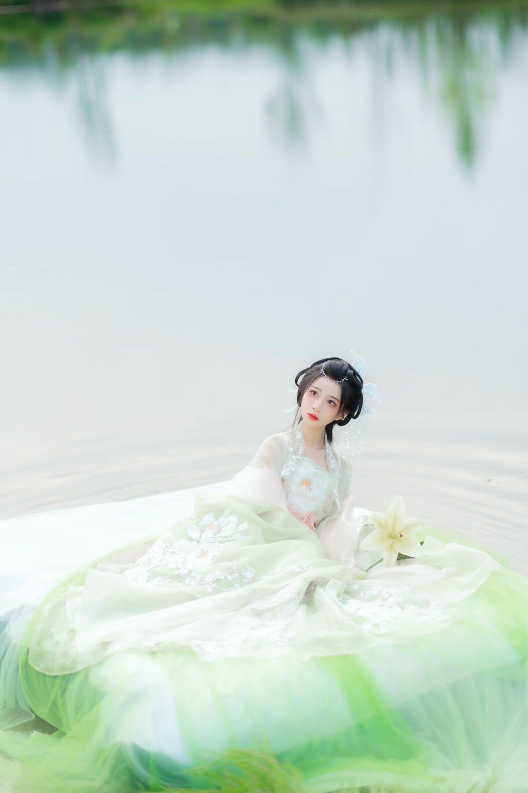 YiTuYu艺图语 Vol.9110 Qi Luo Sheng De Xiao Su Su (30P)