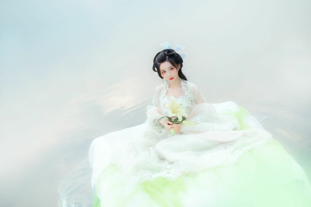 YiTuYu艺图语 Vol.9110 Qi Luo Sheng De Xiao Su Su (30P)