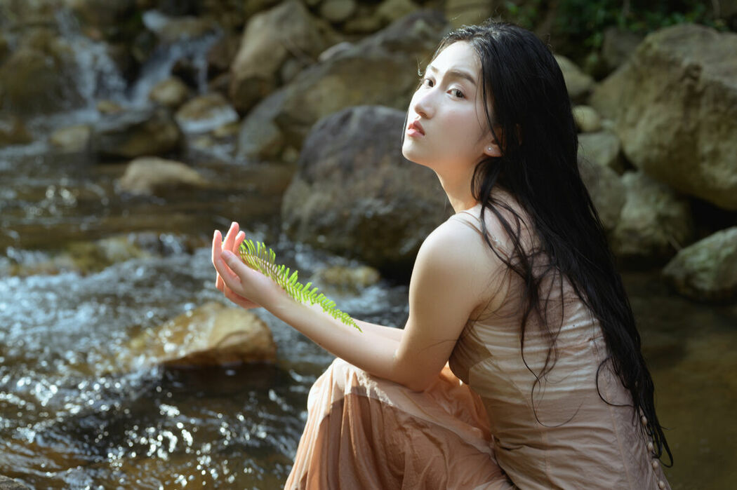 YiTuYu艺图语 Vol.9104 Ye Zhi Zhi Zhi (18P)