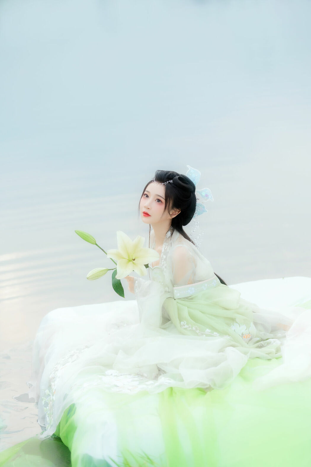 YiTuYu艺图语 Vol.9110 Qi Luo Sheng De Xiao Su Su (30P)