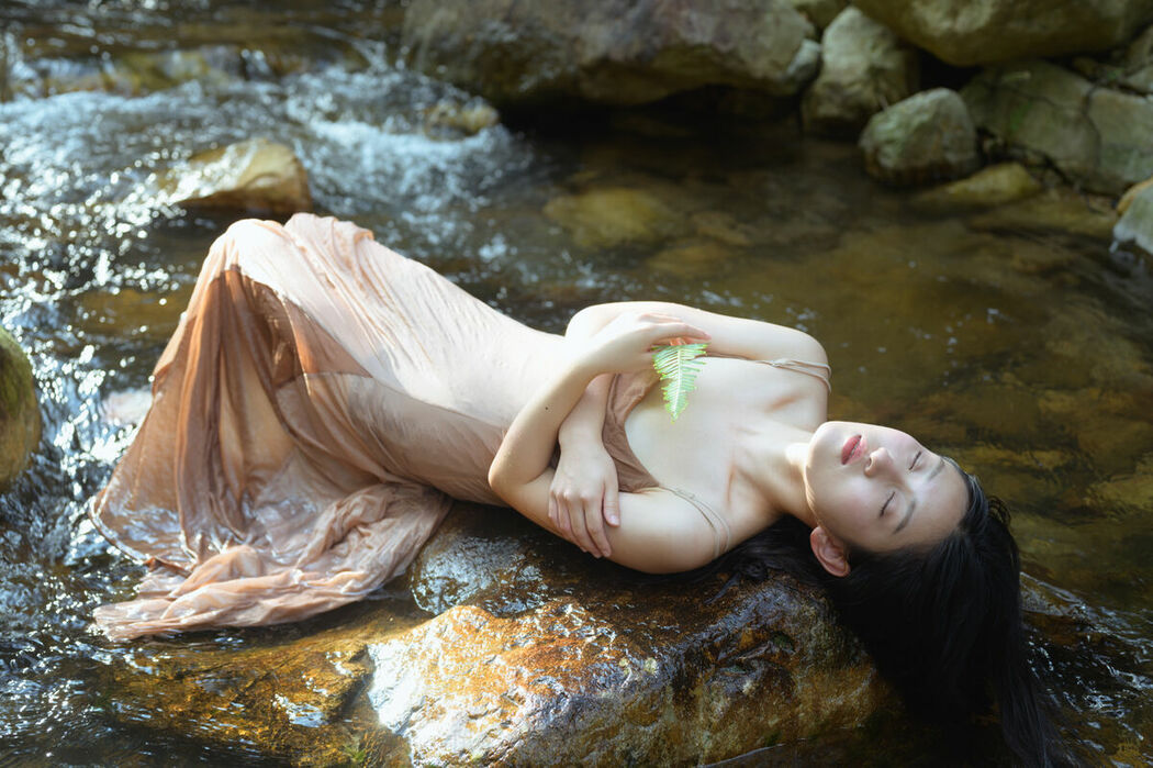 YiTuYu艺图语 Vol.9104 Ye Zhi Zhi Zhi (18P)