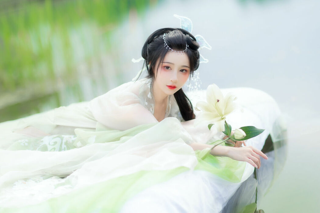 YiTuYu艺图语 Vol.9110 Qi Luo Sheng De Xiao Su Su (30P)