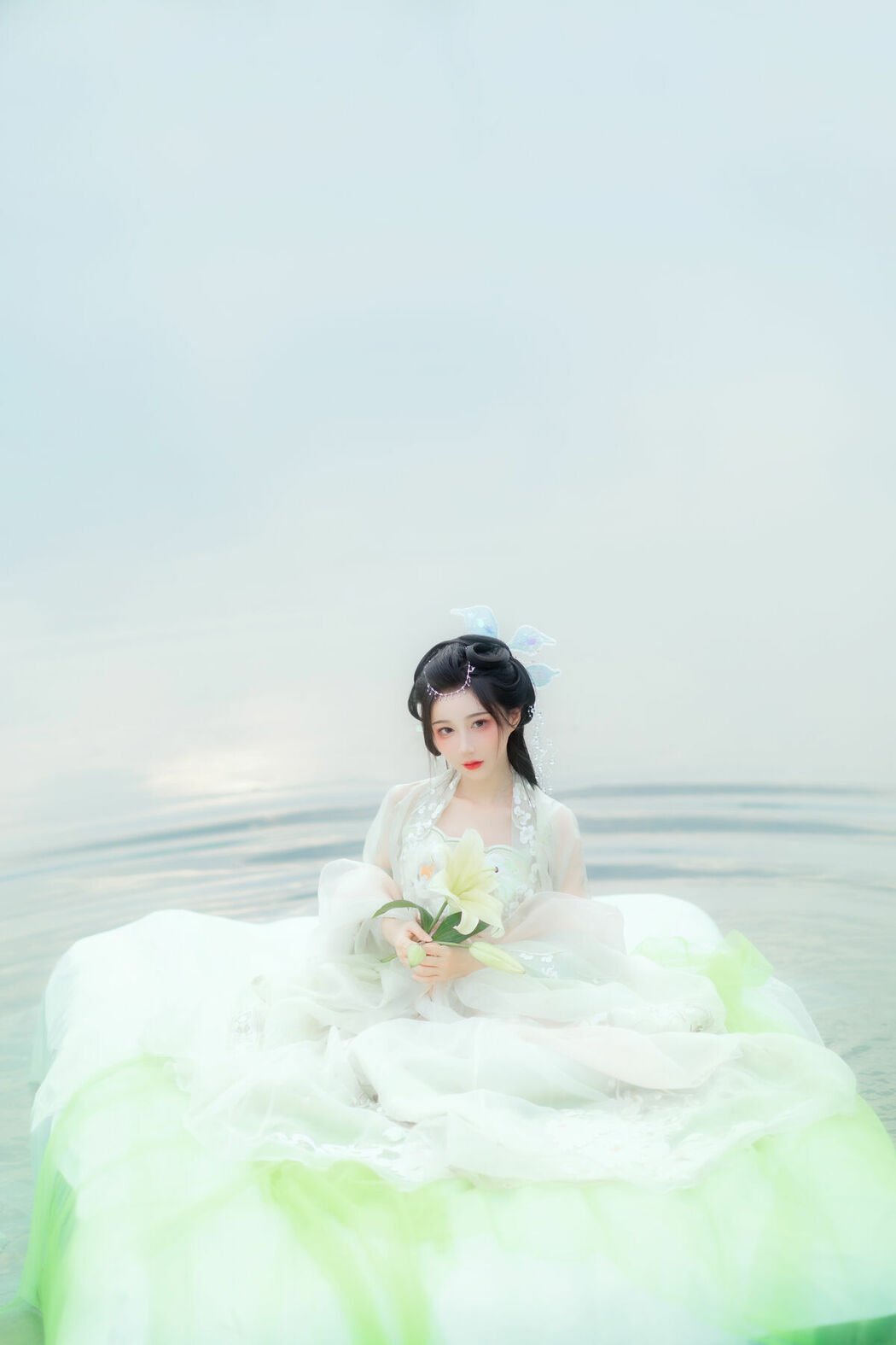 YiTuYu艺图语 Vol.9110 Qi Luo Sheng De Xiao Su Su (30P)