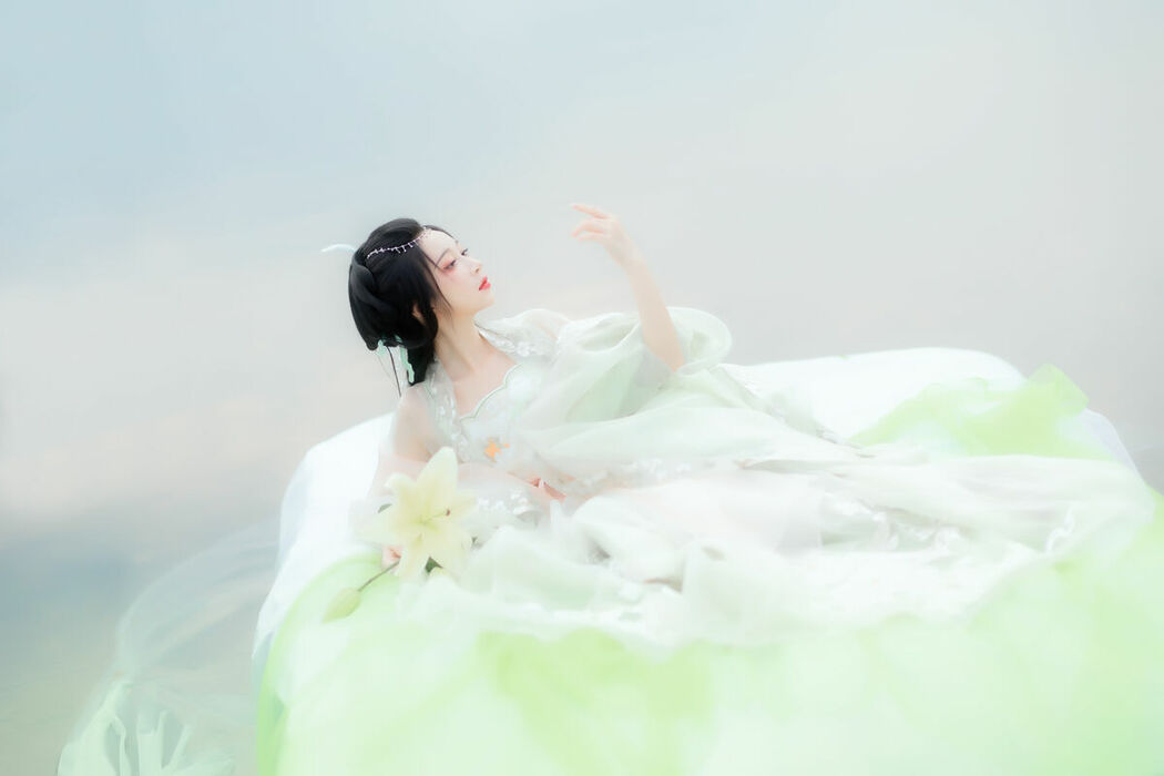 YiTuYu艺图语 Vol.9110 Qi Luo Sheng De Xiao Su Su (30P)