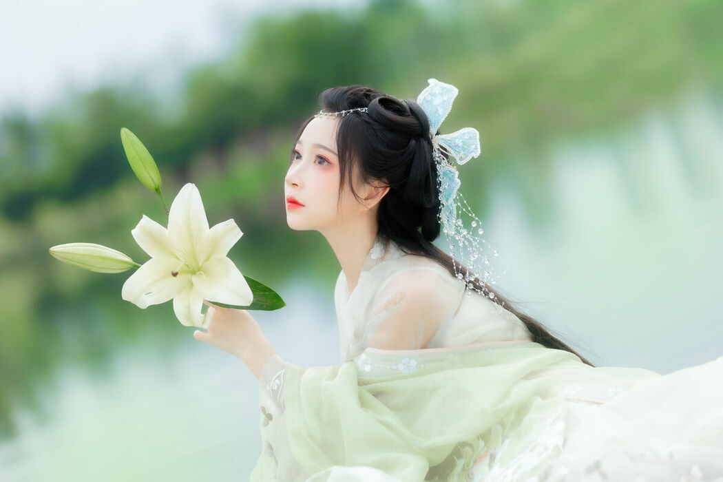 YiTuYu艺图语 Vol.9110 Qi Luo Sheng De Xiao Su Su (30P)