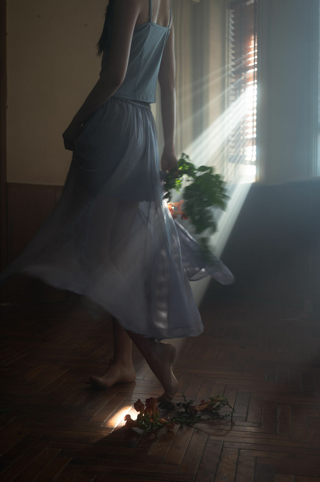 YiTuYu艺图语 Vol.9102 Cai Jing Fan (14P)