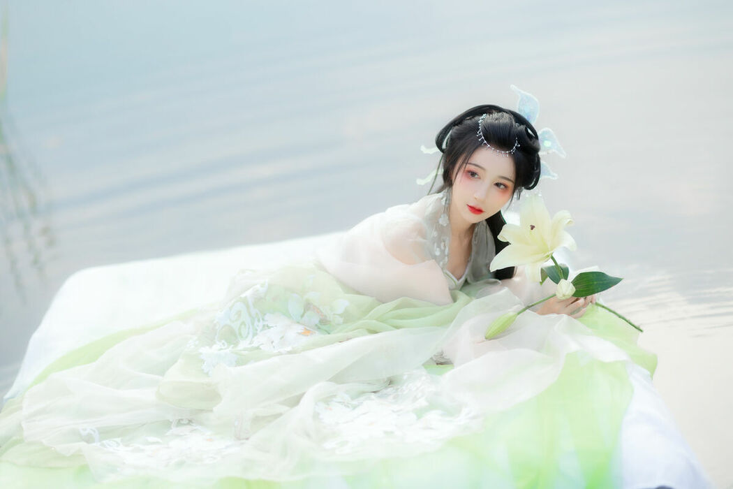 YiTuYu艺图语 Vol.9110 Qi Luo Sheng De Xiao Su Su (30P)