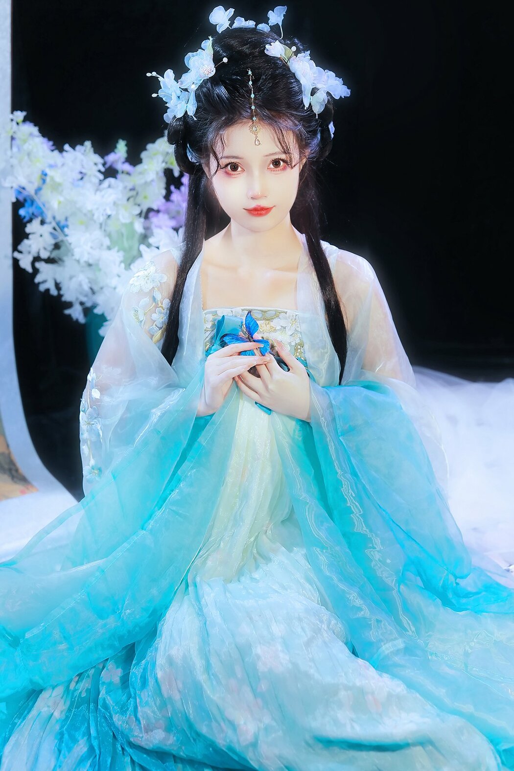 YiTuYu艺图语 Vol.9095 Yun Duo You Dian Tian (17P) Cover Photo